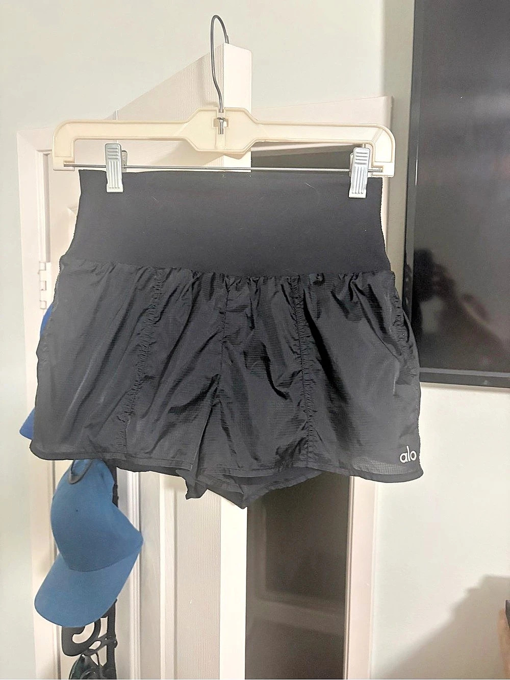 ALO Yoga Athletic Shorts in Black sz Small
